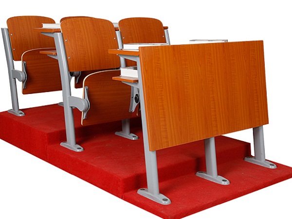 定制階梯課桌椅時(shí)需要注意些什么？